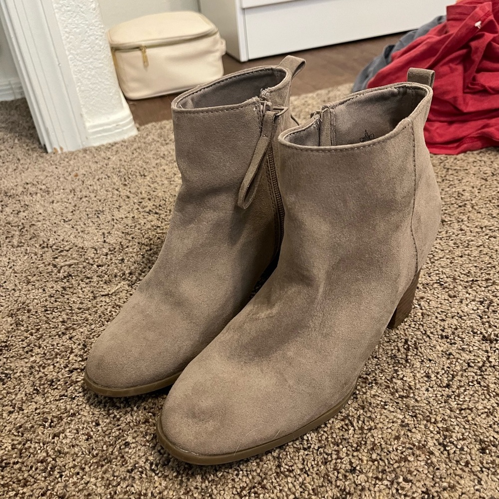 tan old navy booties